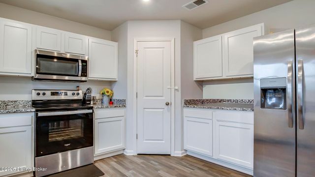 410 Cupp Cir, Shepherdsville, KY 40165