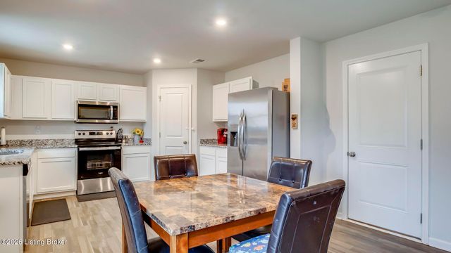 410 Cupp Cir, Shepherdsville, KY 40165