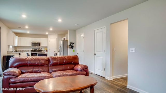 410 Cupp Cir, Shepherdsville, KY 40165