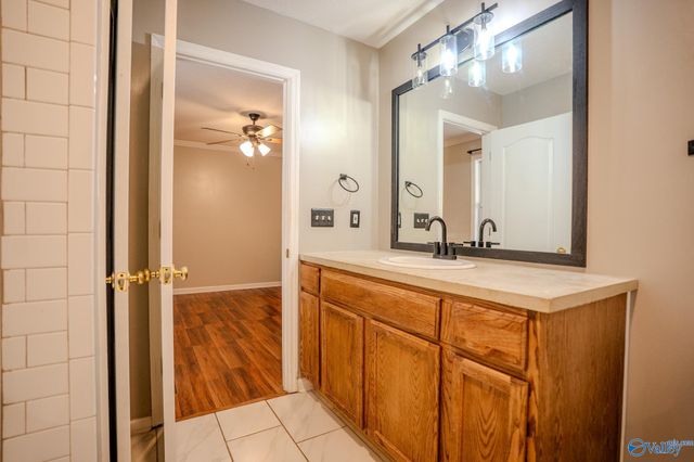 1502 Vest Street SW, Hartselle, AL 35640