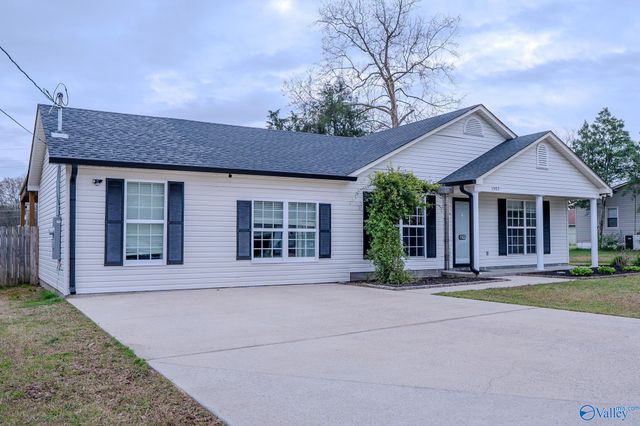 1502 Vest Street SW, Hartselle, AL 35640