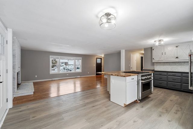 7 Lindsay Rd, Billerica, MA 01821