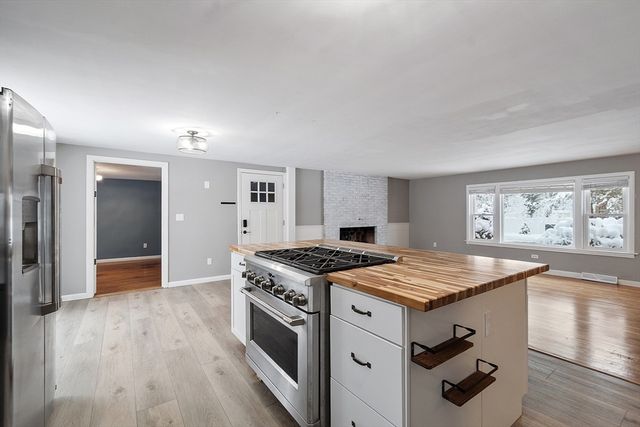 7 Lindsay Rd, Billerica, MA 01821