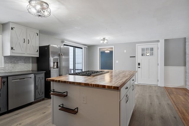 7 Lindsay Rd, Billerica, MA 01821