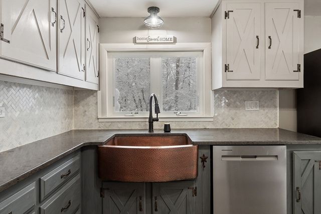 7 Lindsay Rd, Billerica, MA 01821