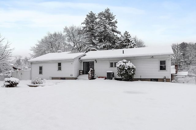 7 Lindsay Rd, Billerica, MA 01821