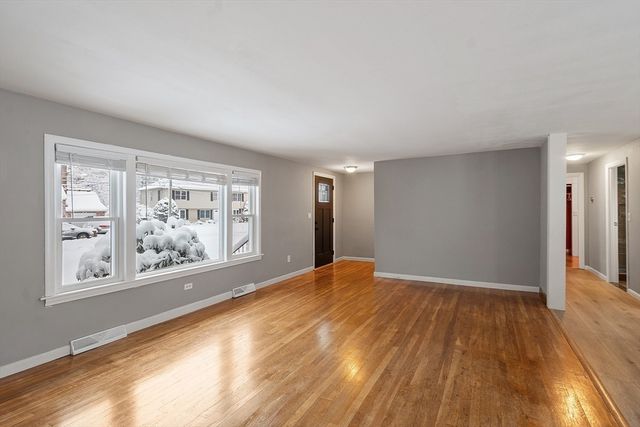 7 Lindsay Rd, Billerica, MA 01821