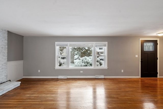 7 Lindsay Rd, Billerica, MA 01821