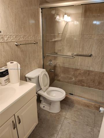 665 NW 85th Pl 10-212, Miami, FL 33126