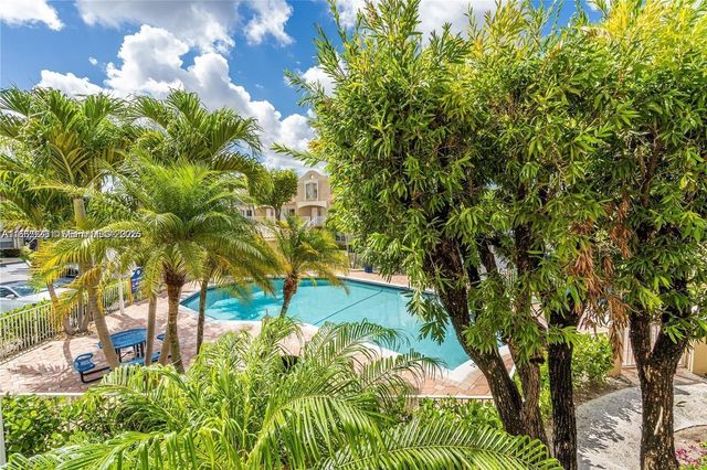 665 NW 85th Pl 10-212, Miami, FL 33126