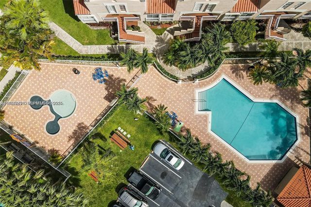 665 NW 85th Pl 10-212, Miami, FL 33126