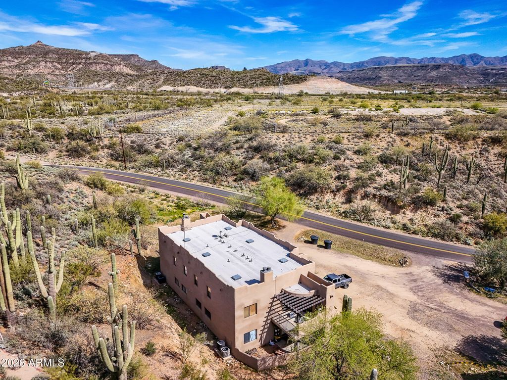Image 7 of property listing at 32776 S MAGGIE MINE Road, Black Canyon City, AZ 85324