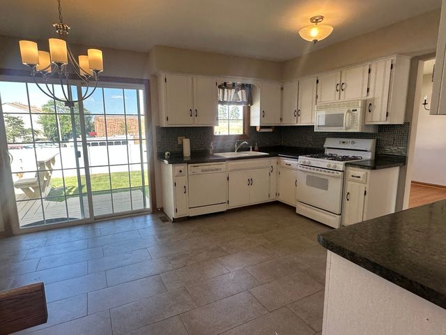 6828 Westview Drive, Oak Forest, IL 60452