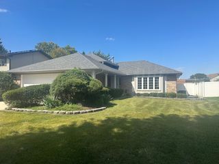 6828 Westview Drive, Oak Forest, IL 60452