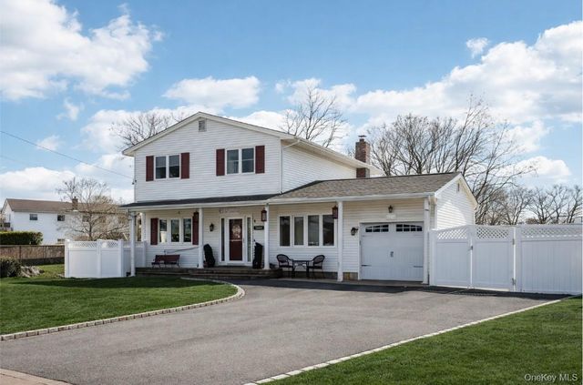 31 Circle Lane, Bay Shore, NY 11706