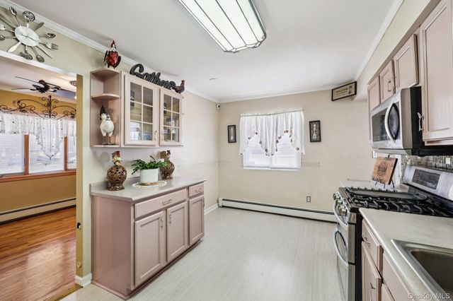 31 Circle Lane, Bay Shore, NY 11706