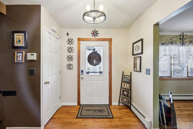 31 Circle Lane, Bay Shore, NY 11706