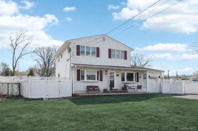 31 Circle Lane, Bay Shore, NY 11706