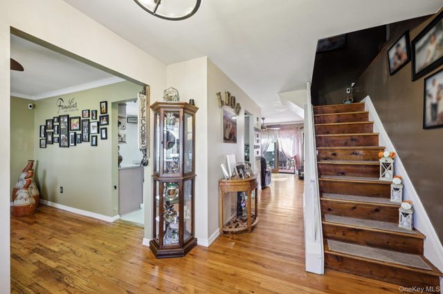 31 Circle Lane, Bay Shore, NY 11706