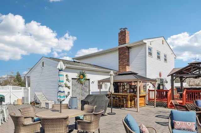 31 Circle Lane, Bay Shore, NY 11706