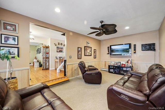 31 Circle Lane, Bay Shore, NY 11706