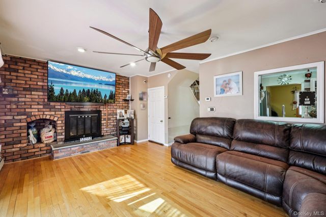 31 Circle Lane, Bay Shore, NY 11706