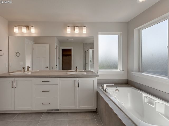 13858 Sw 174th Ave, Tigard, OR 97140