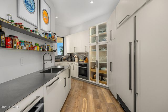 5630 E ROCKRIDGE Road, Phoenix, AZ 85018