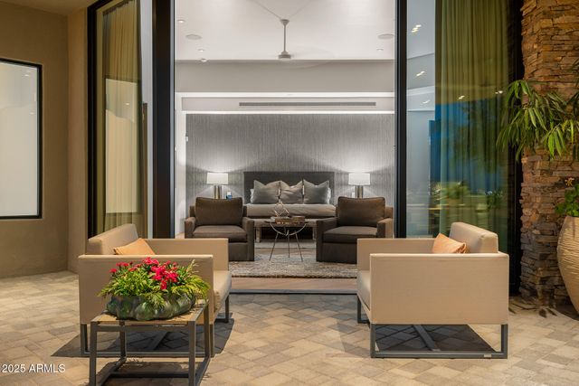 5630 E ROCKRIDGE Road, Phoenix, AZ 85018