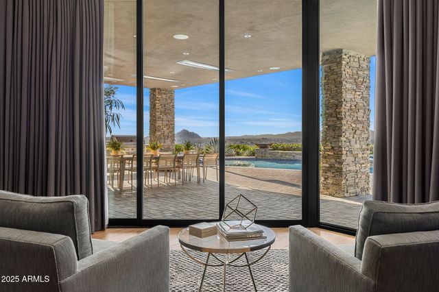 5630 E ROCKRIDGE Road, Phoenix, AZ 85018