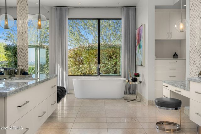 5630 E ROCKRIDGE Road, Phoenix, AZ 85018