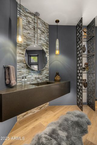 5630 E ROCKRIDGE Road, Phoenix, AZ 85018