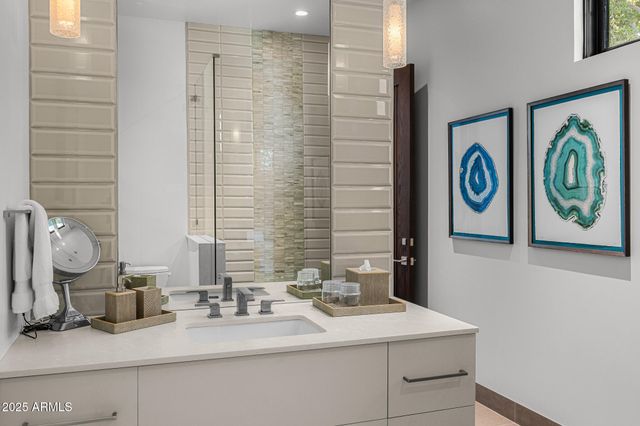 5630 E ROCKRIDGE Road, Phoenix, AZ 85018