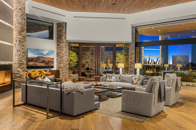 5630 E ROCKRIDGE Road, Phoenix, AZ 85018