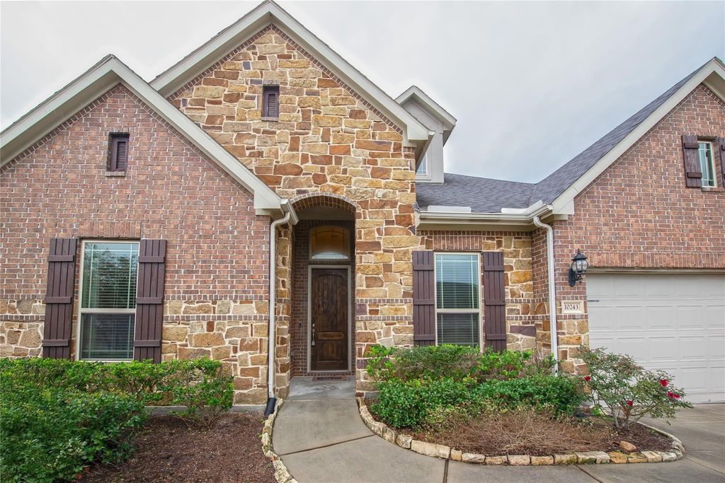 10243 S Goshawk Trail, Conroe, TX 77385