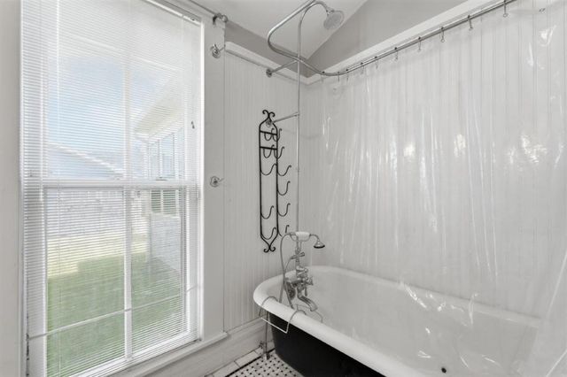 635 Iris St Street, Lake Charles, LA 70601