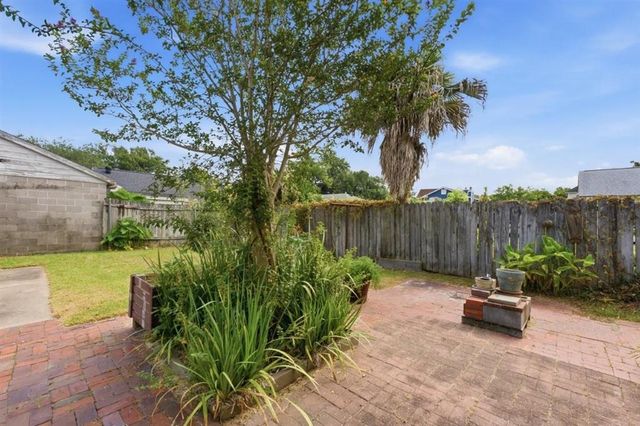635 Iris St Street, Lake Charles, LA 70601