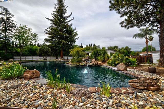 3263 Vineyard Ave, Pleasanton, CA 94566
