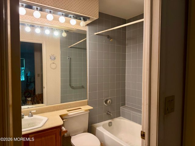 925B Liverpool Circle b, Manchester, NJ 08759
