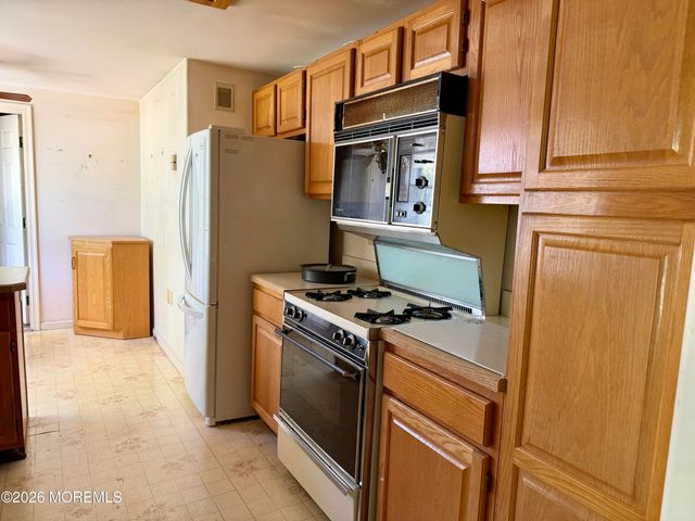 925B Liverpool Circle b, Manchester, NJ 08759