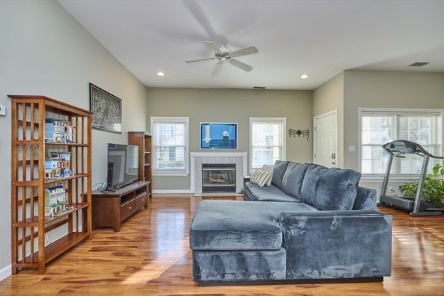 1014 Gazebo Circle 1014, Reading, MA 01867