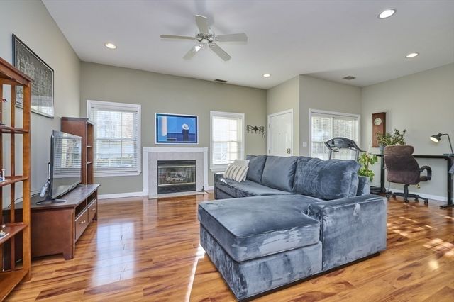 1014 Gazebo Circle 1014, Reading, MA 01867