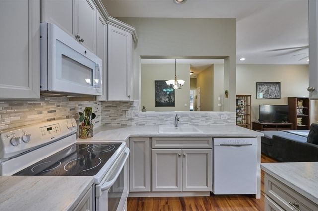 1014 Gazebo Circle 1014, Reading, MA 01867