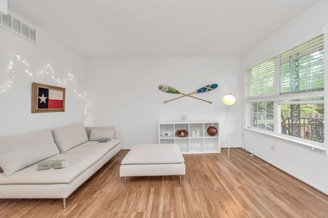3224 Timmons Lane 136, Houston, TX 77027