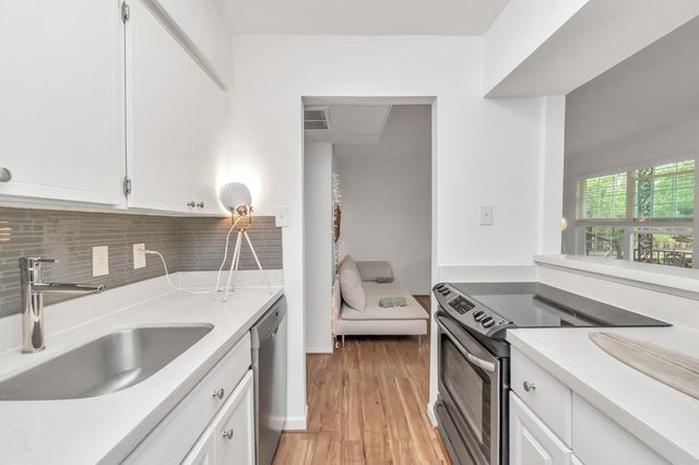 3224 Timmons Lane 136, Houston, TX 77027