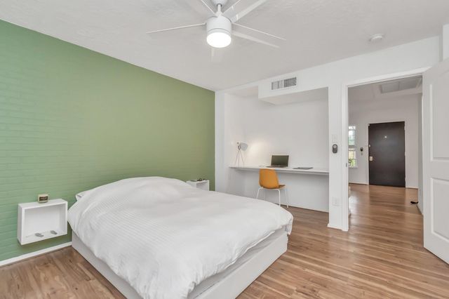 3224 Timmons Lane 136, Houston, TX 77027