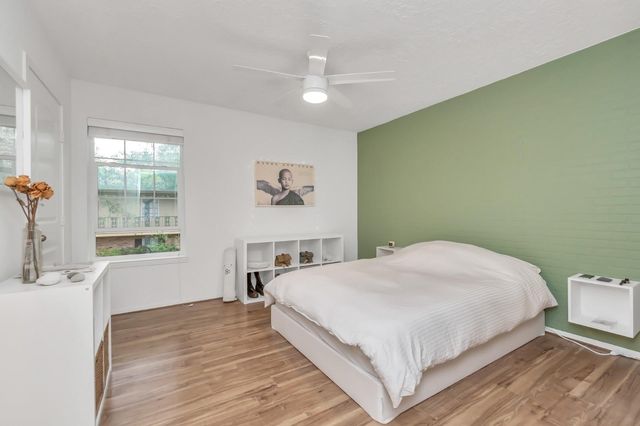 3224 Timmons Lane 136, Houston, TX 77027