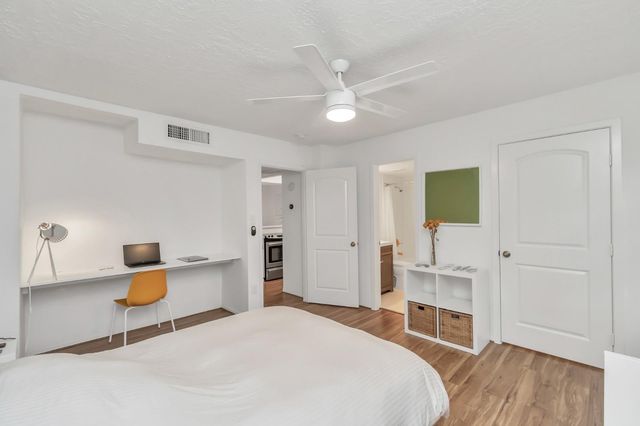 3224 Timmons Lane 136, Houston, TX 77027