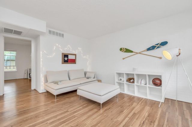 3224 Timmons Lane 136, Houston, TX 77027