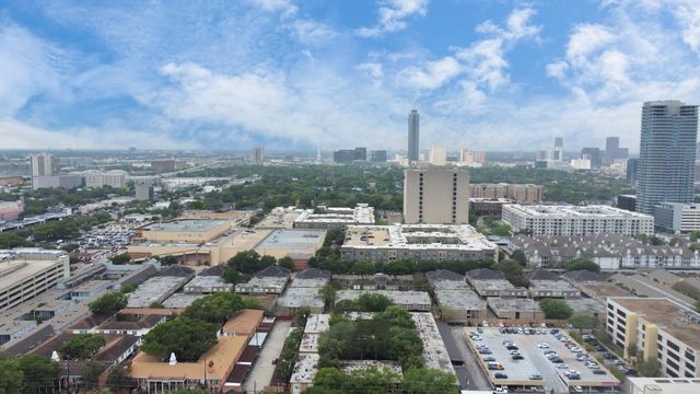 3224 Timmons Lane 136, Houston, TX 77027